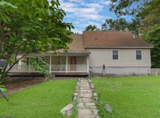 405 Ames Rd, Highland Lakes, NJ 07422