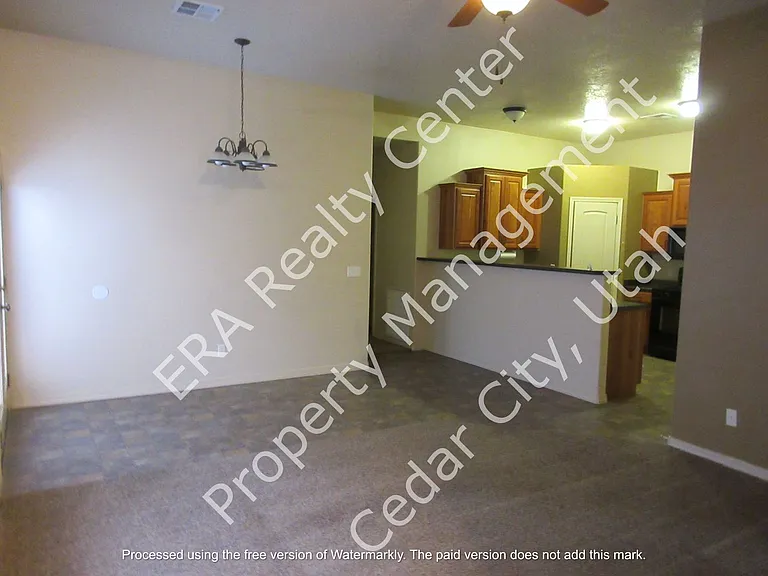 497 W 2150 N — Photo 3