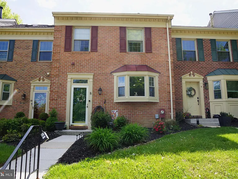8 Cross Falls Cir — Photo 1