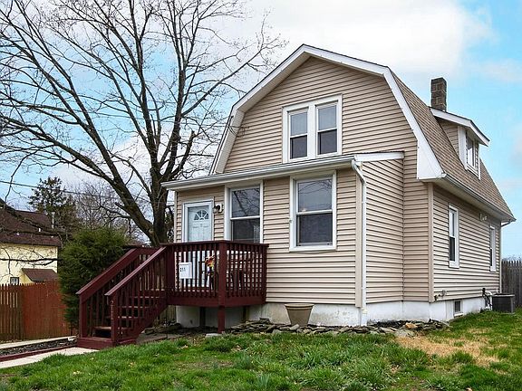 3rd image of 211 Chestnut St