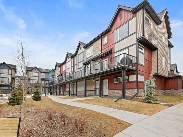 850 W Belmont Dr SW #139, Calgary, AB T2X 4A6