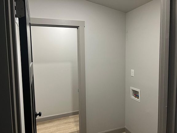 5th image of 414 E Springdale Ave