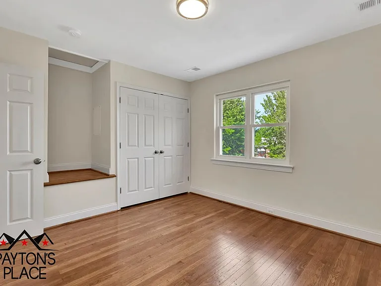 332 19th St NE — Photo 9