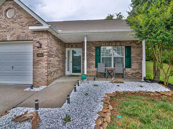 2nd image of 1641 Emerald Pointe Ln