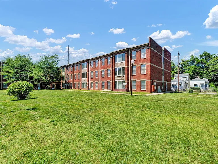Rowan Place Apartments — Photo 31