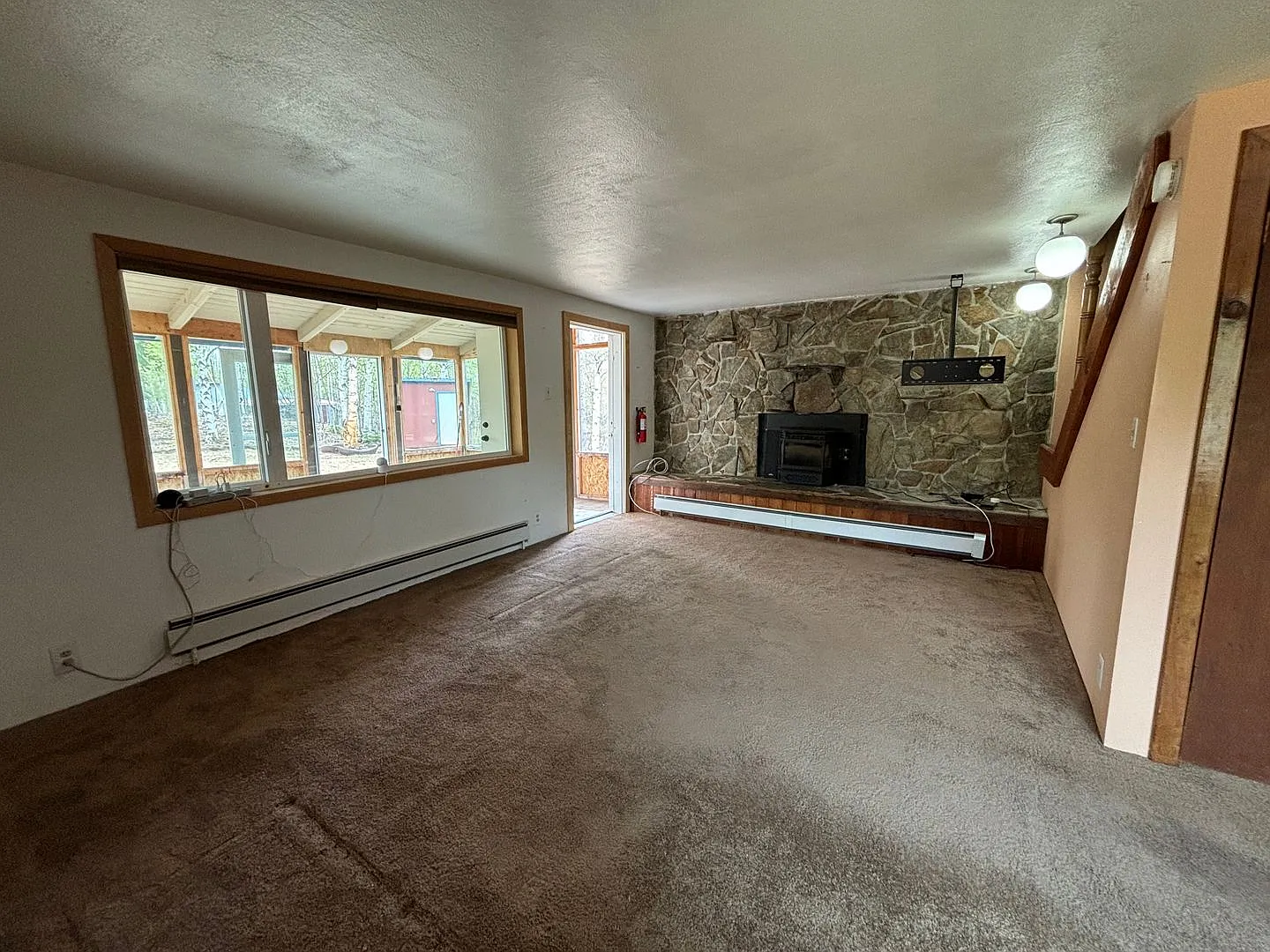 4 bedroom home / Large shop / Washer / dryer in unit — Photo 2