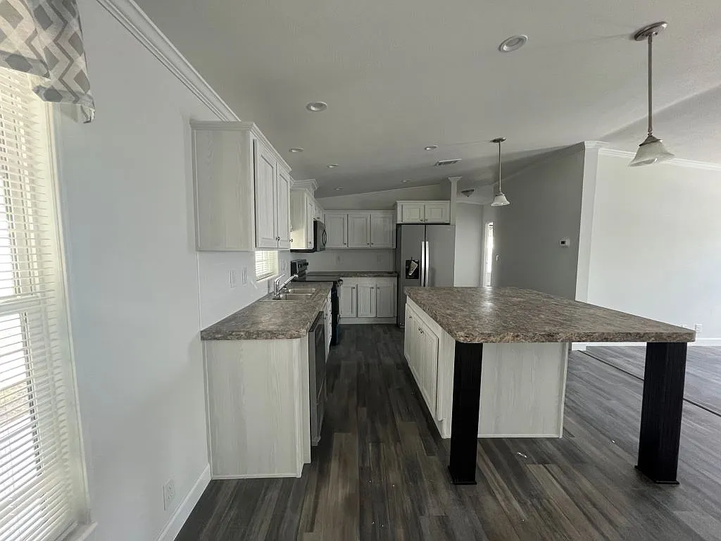 4 bed, 2.0 bath, 1459 sqft, $1,599 — Photo 4