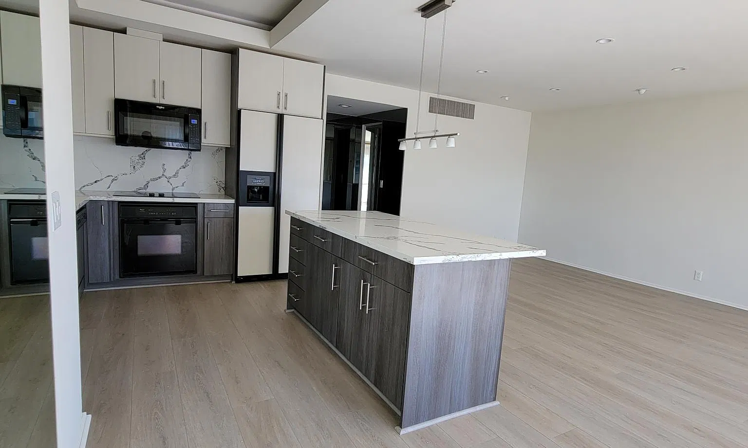 1 bed, 1.5 bath, 1100 sqft, $4,500 — Photo 3