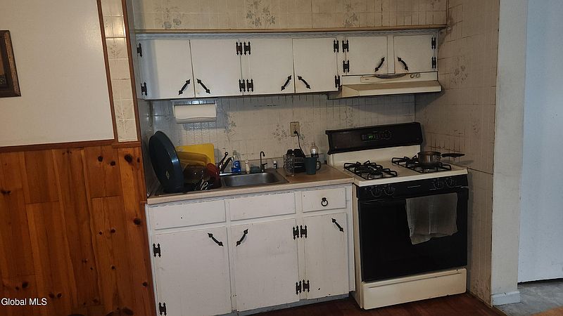 3rd image of 308 Delaware Avenue
