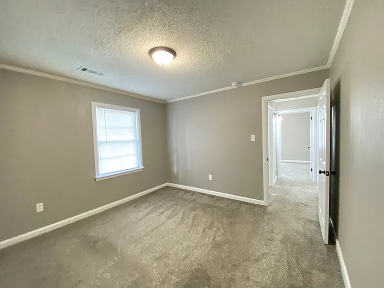 804 Shamrock Dr — Photo 4