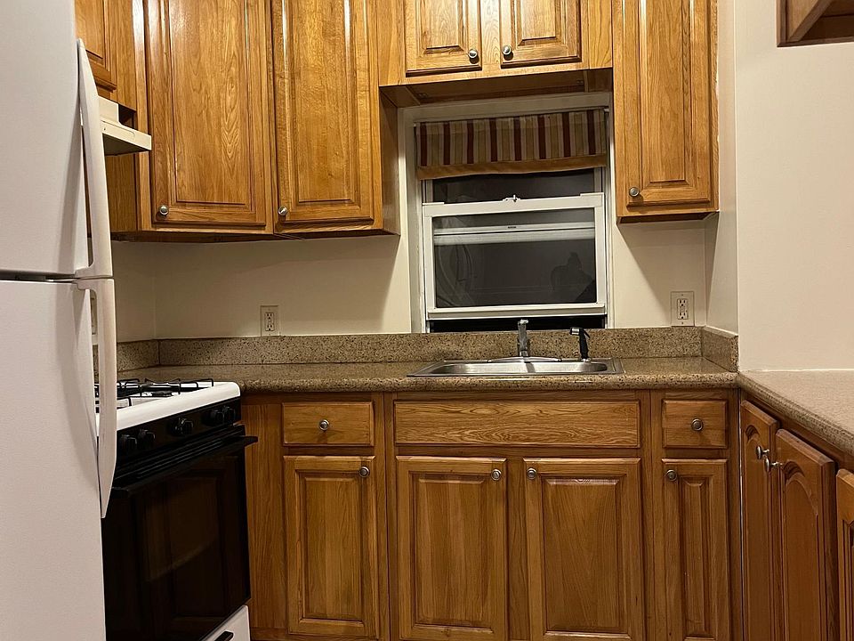 1st image of 128 Park Hill Ave APT 3