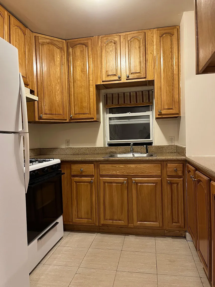 128 Park Hill Ave APT 3 photo 1