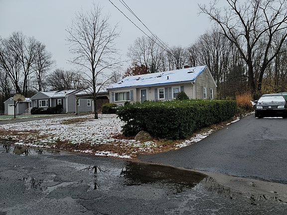 3rd image of 11 Pineywood Rd