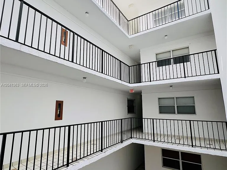 1900 Meridian Ave #306 — Photo 33
