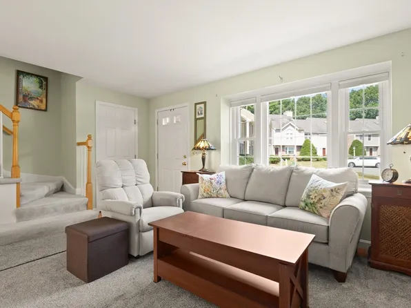 27 E Brookfield Dr, Groton, MA 01450