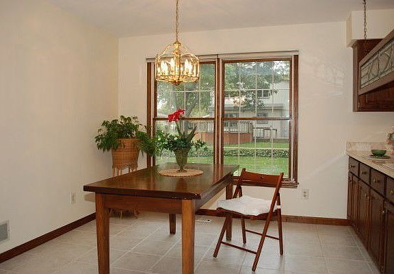 5th image of 552 Blackhawk Dr