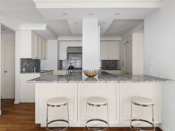 4th image of 440 E 79th St #5DEF