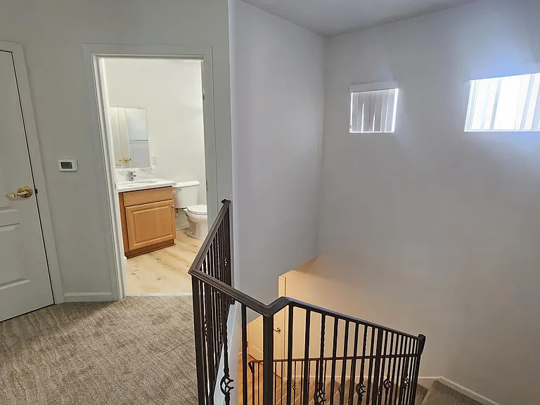 1033 S St #3 — Photo 13