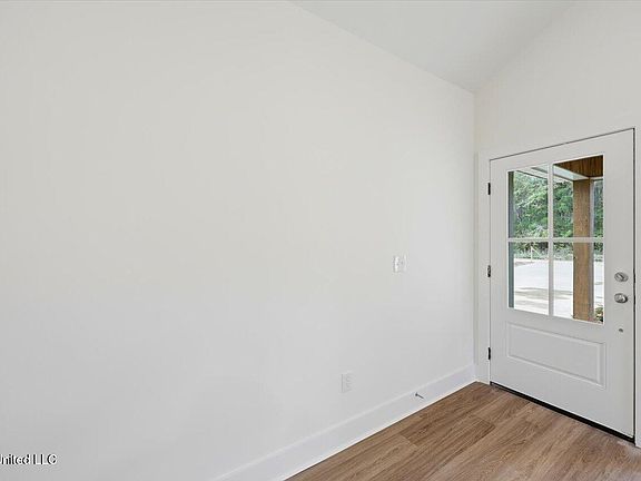 4th image of 269 Smith Dr
