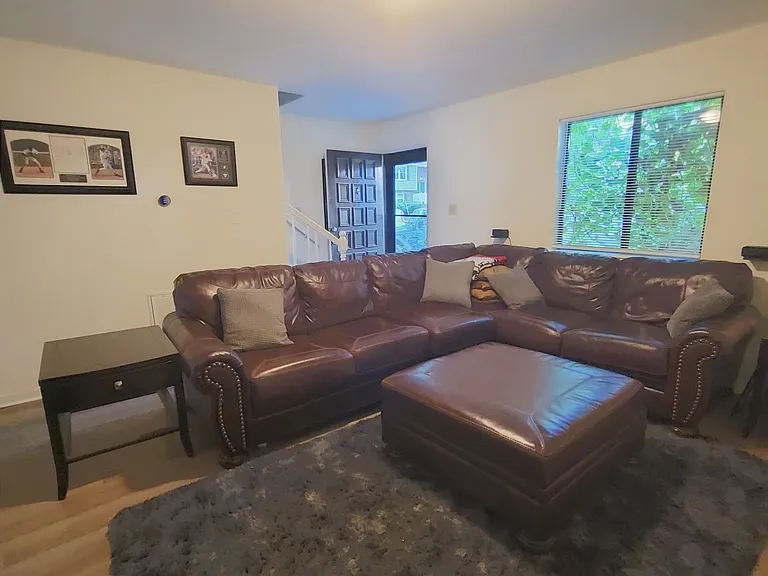 102 Bramble Ct — Photo 2