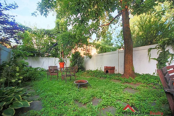 Rented by Metropolitan Realty | media 2