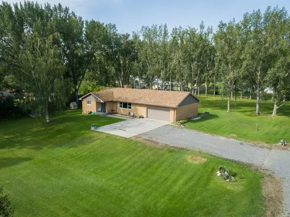 52 N Big Horn St, Byron, WY 82412