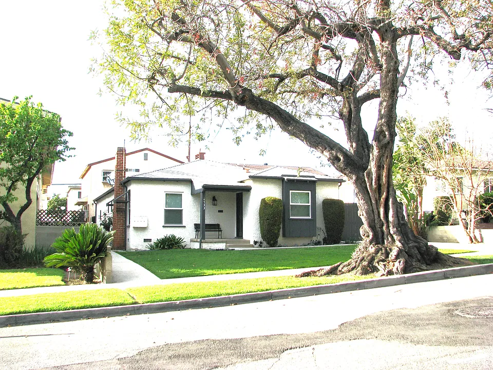 733 E Palm Ave #B