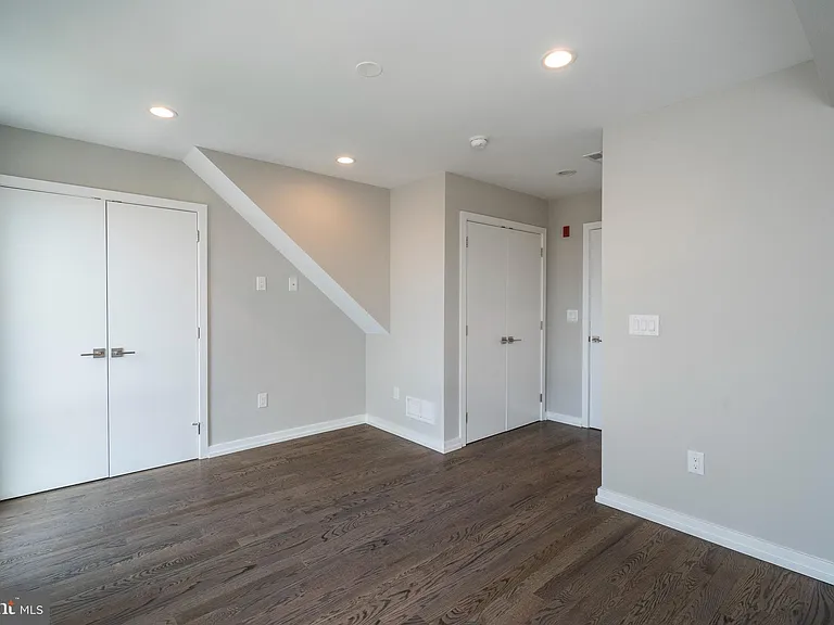 1432 Clymer St #3 — Photo 13