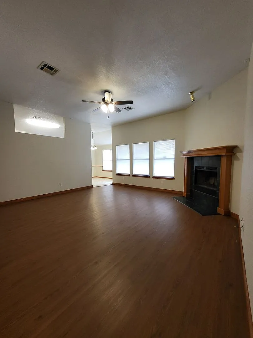 (3) Bed/(2) Bath + Study or 4th Bed Avail NOW! — Photo 4