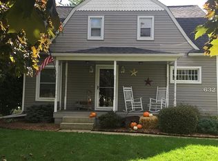 632 Center St, Chesaning, MI 48616