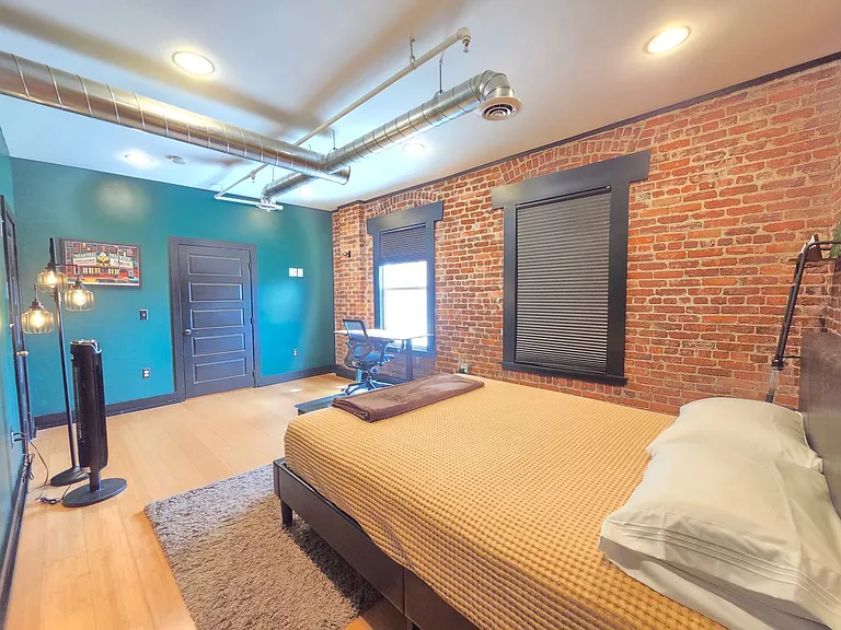401 W 1st Ave #2 — Photo 14
