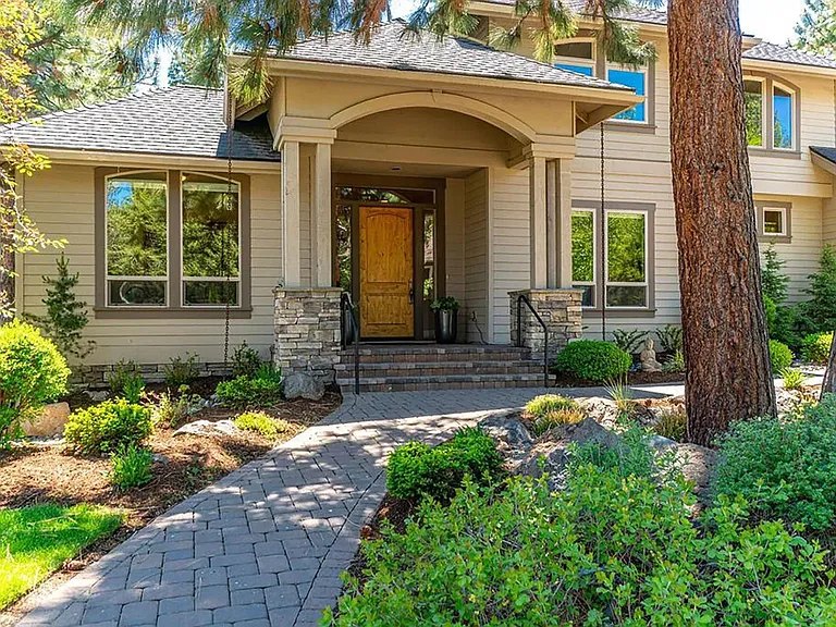 2939 NW Fairway Heights Dr — Photo 3