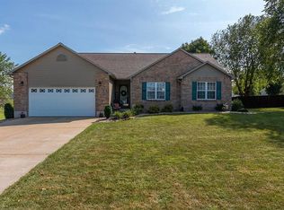 562 Burkstone Rd, Farmington, MO 63640