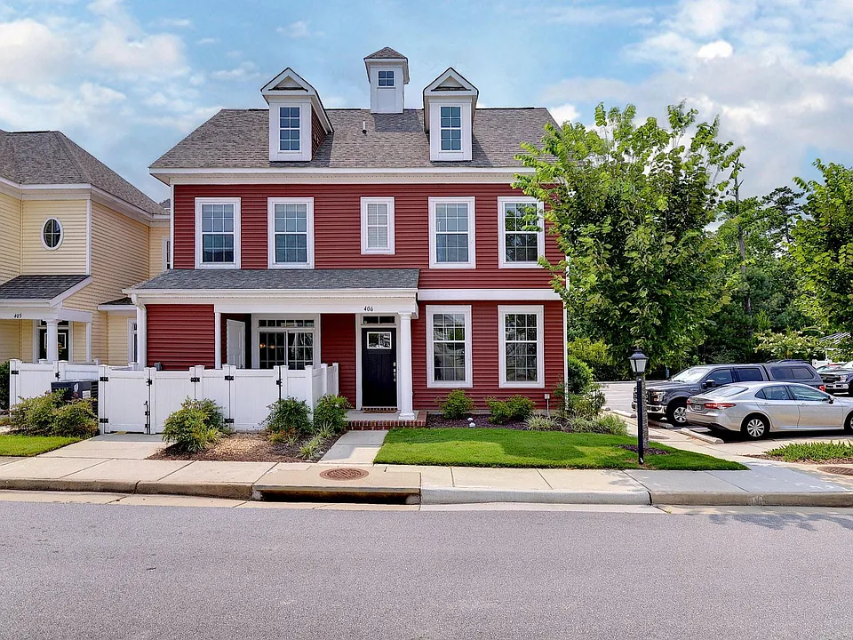 406 Promenade Ln