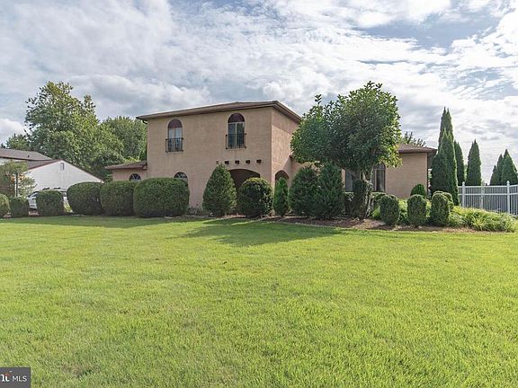 3rd image of 64 Carol Ln