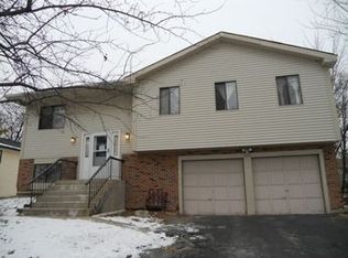 2294 Harbor Ln, Hanover Park, IL 60133