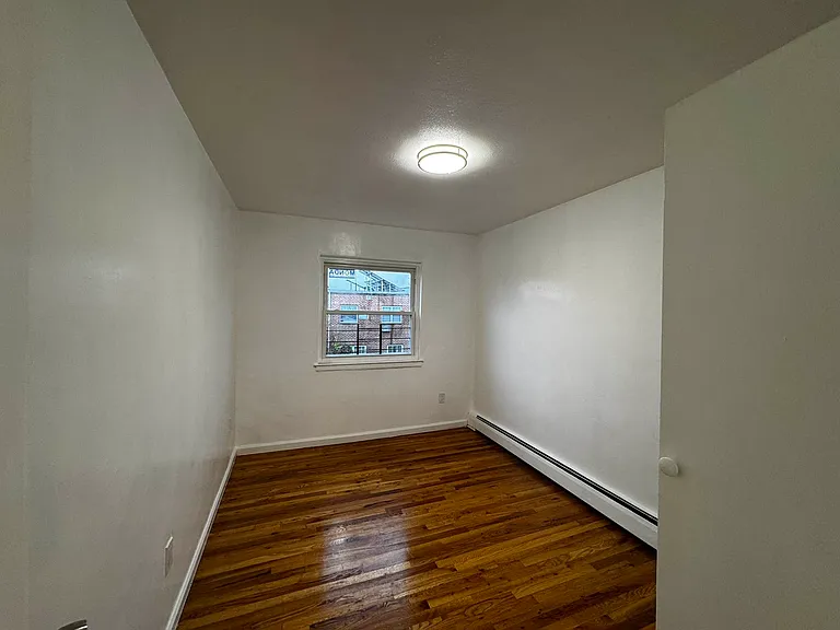 1415 E 84th St #3 — Photo 4