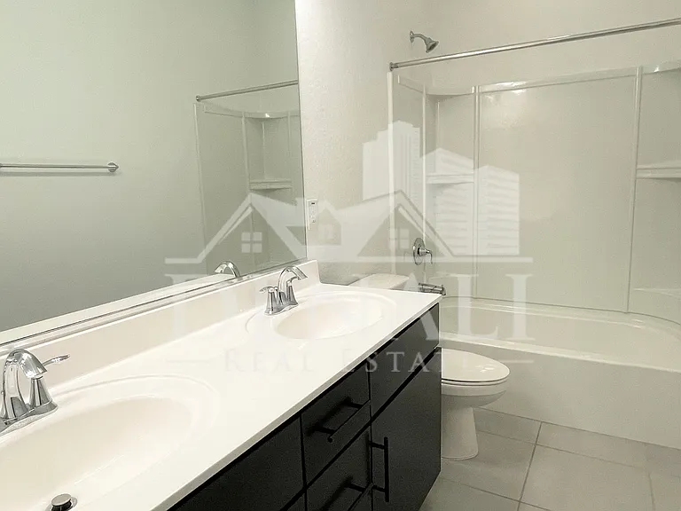 7954 W Medlock Dr — Photo 16