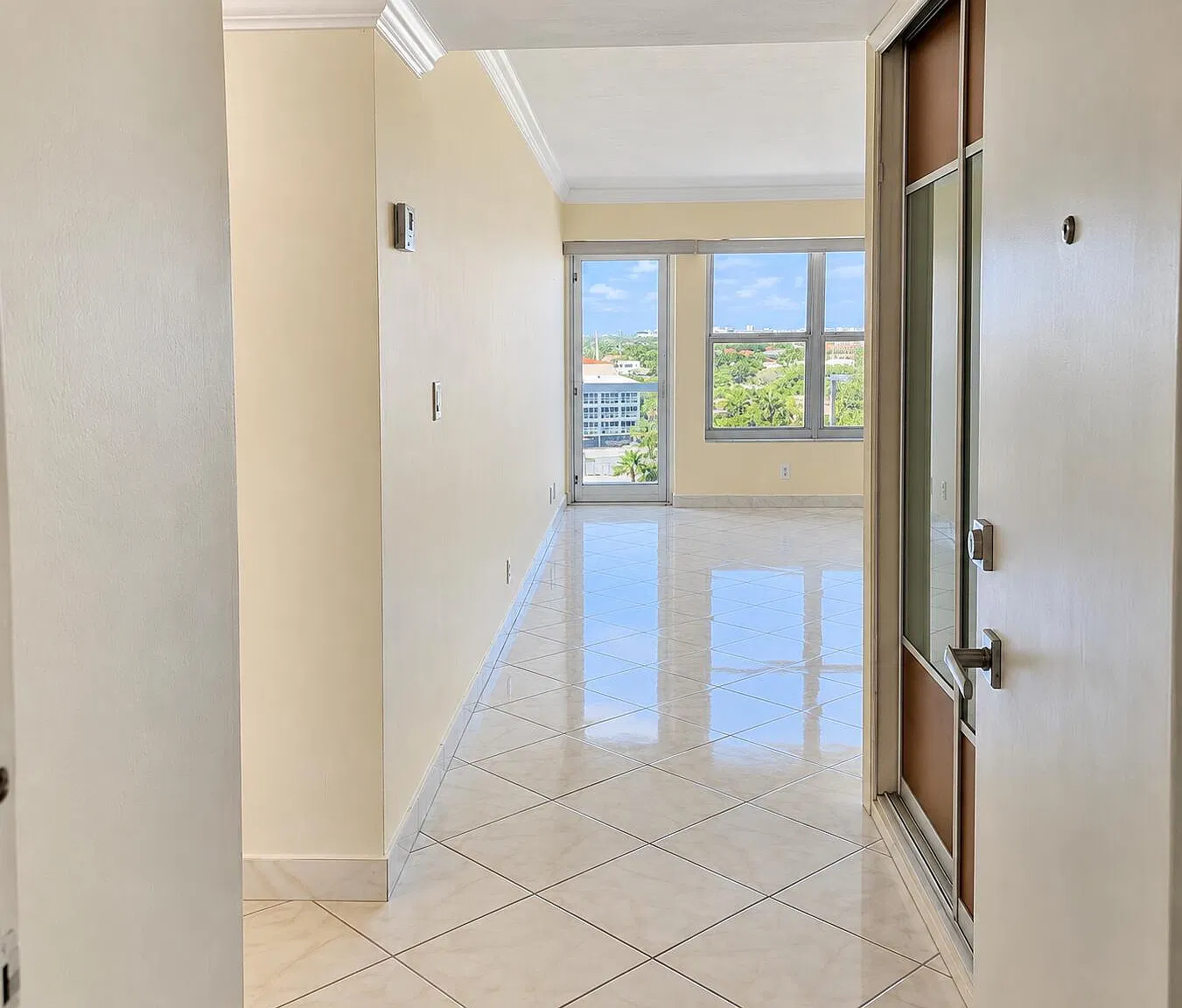 1 bed, 1.0 bath, 800 sqft, $2,450 — Photo 2