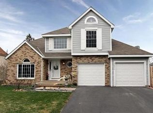 8973 Knollwood Dr, Eden Prairie, MN 55347