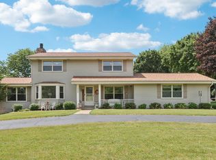 3335 S Ann Louise Dr, New Berlin, WI
