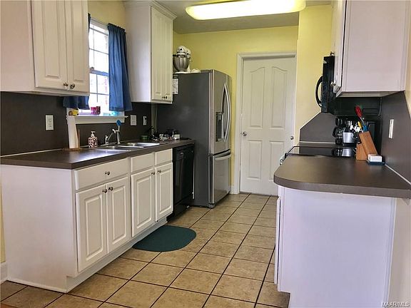 2nd image of 1811 Aspen Way