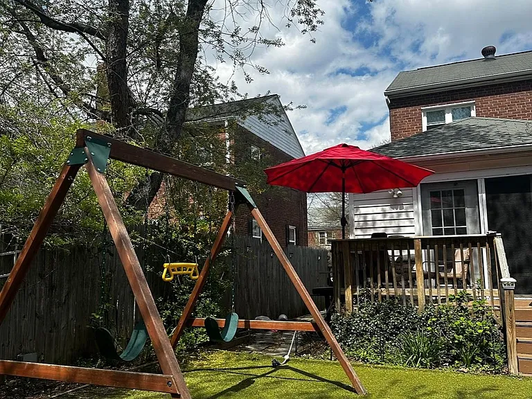 327 Ashby St — Photo 14
