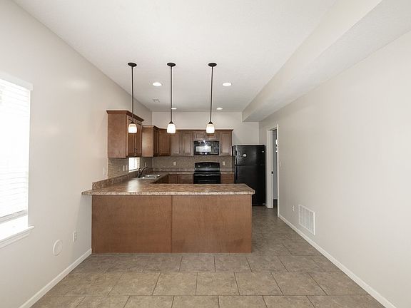 5th image of 1313-1343 W Broadway #1339