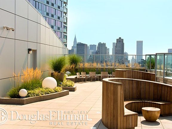 4th image of 505 W 37th St APT 2I