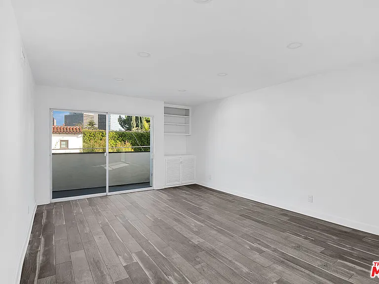 1610 S Beverly Glen Blvd #7 — Photo 7