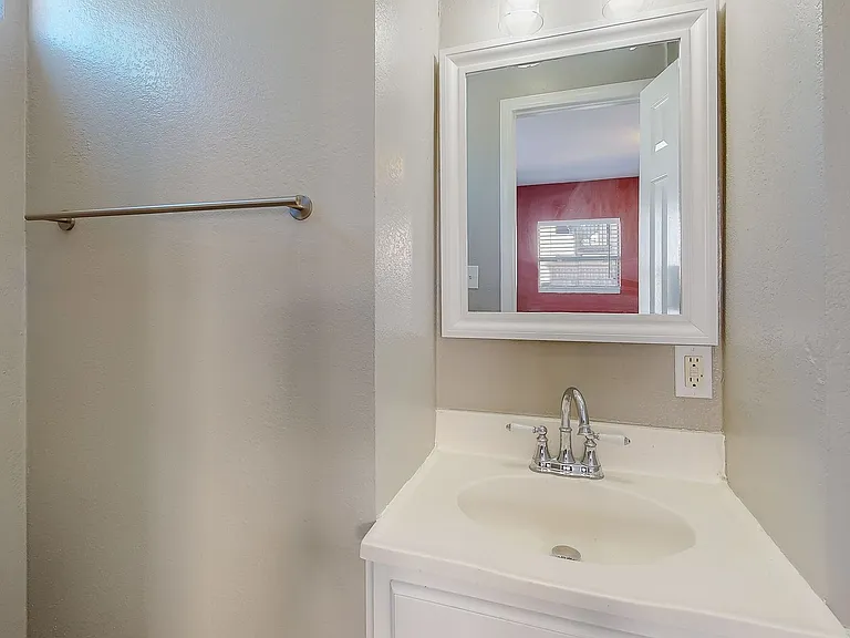 1818 N Kingsley Dr — Photo 46