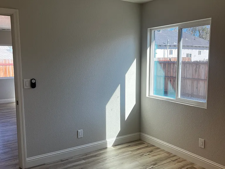 3165 Linden St — Photo 19