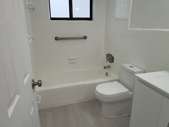 4th image of 635 SW 7th Ct APT 2