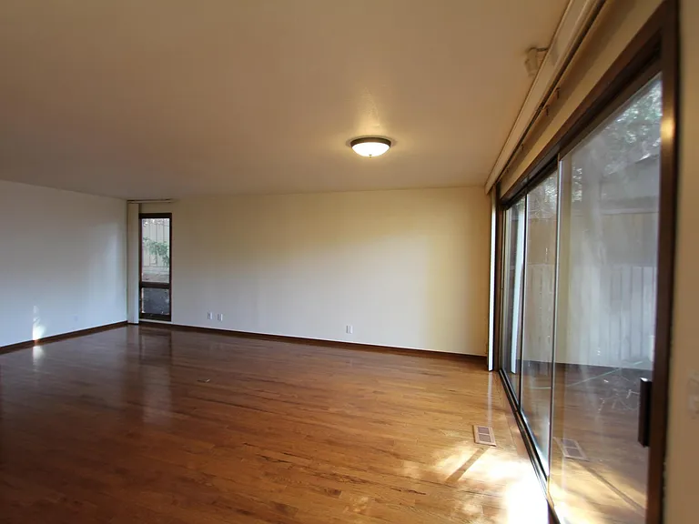 1775 SW Knoll Ave — Photo 6